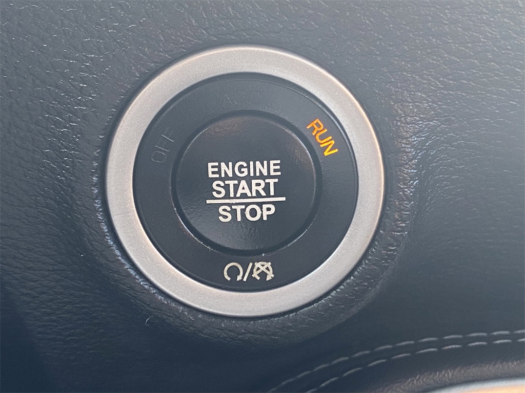 2019 Dodge Challenger SXT photo 25