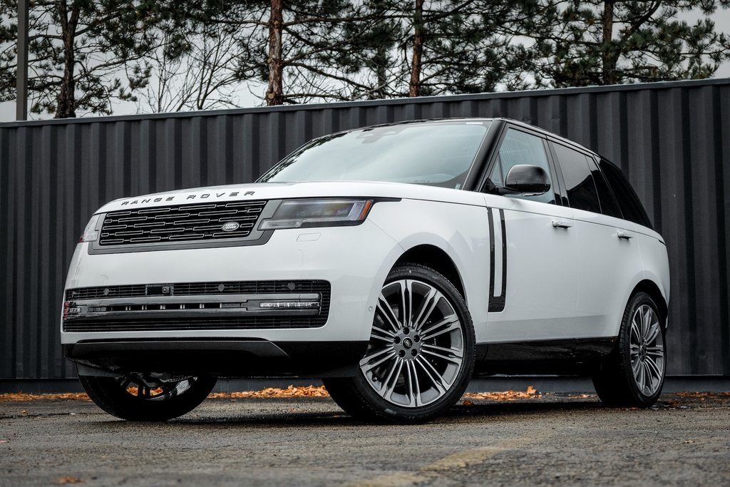 2025 Land Rover Range Rover SE's photo