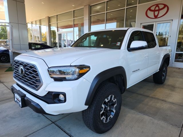 2023 Toyota Tacoma TRD Off-Road photo 2