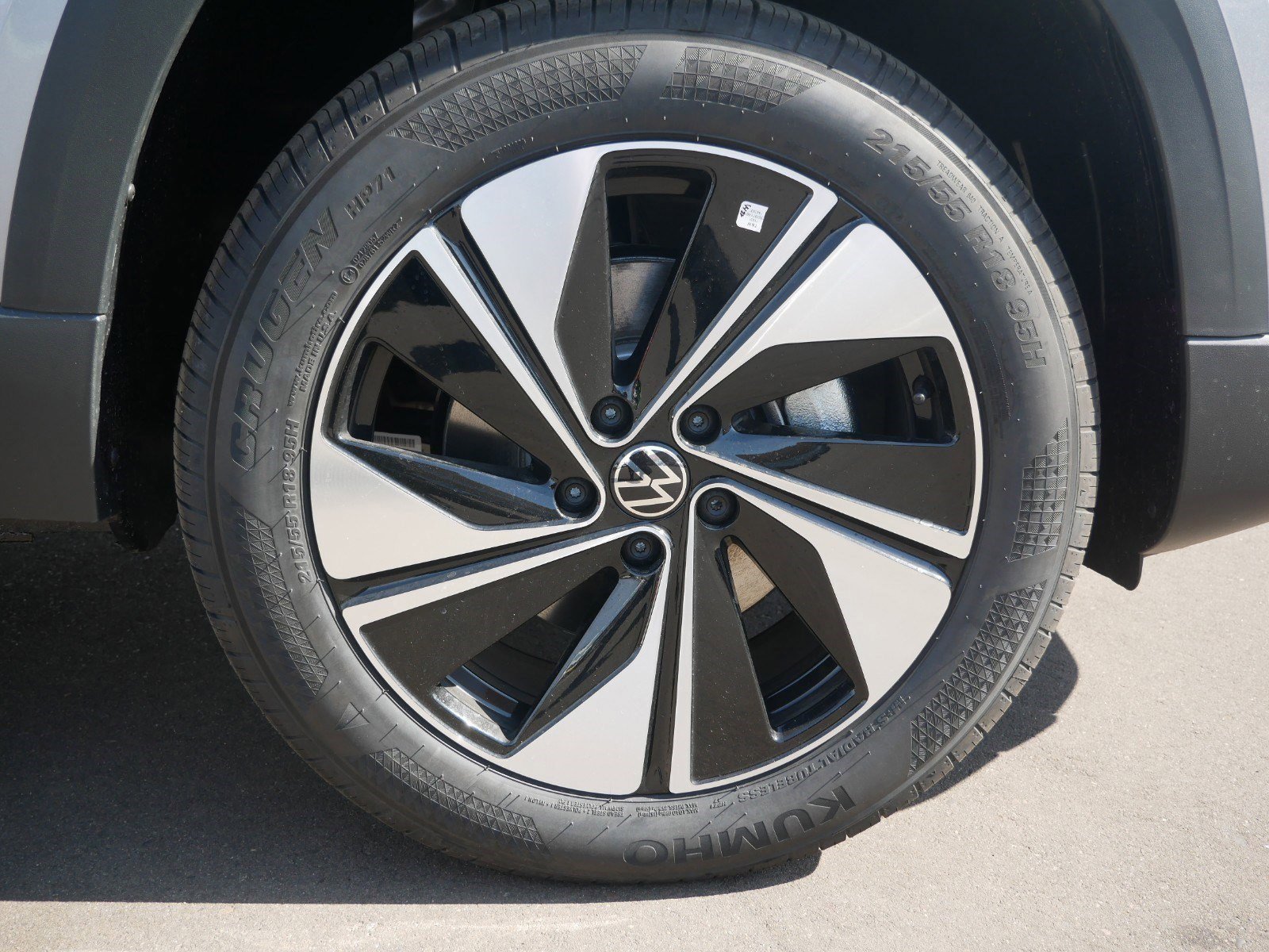 2025 Volkswagen Taos SE photo 5