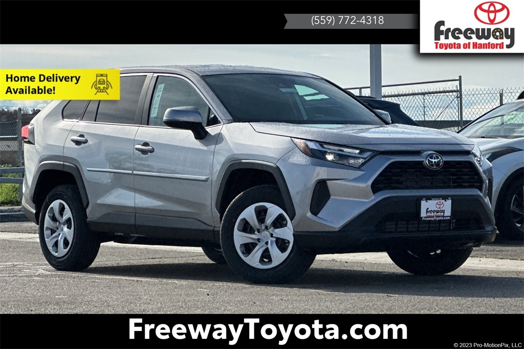 2025 Toyota RAV4 LE's photo