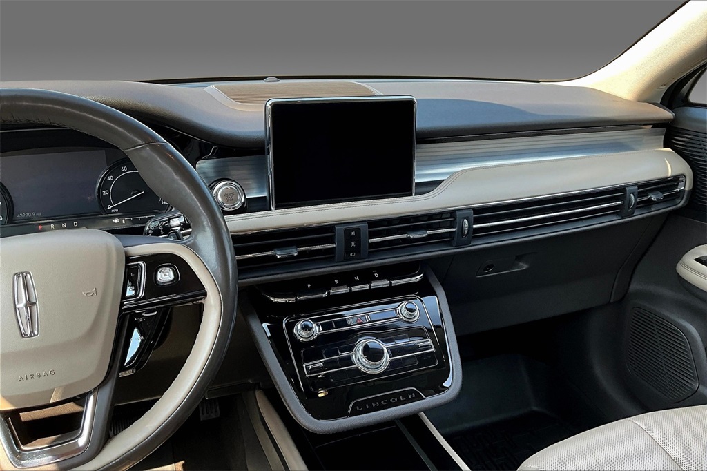 2022 Lincoln Corsair Standard photo 3