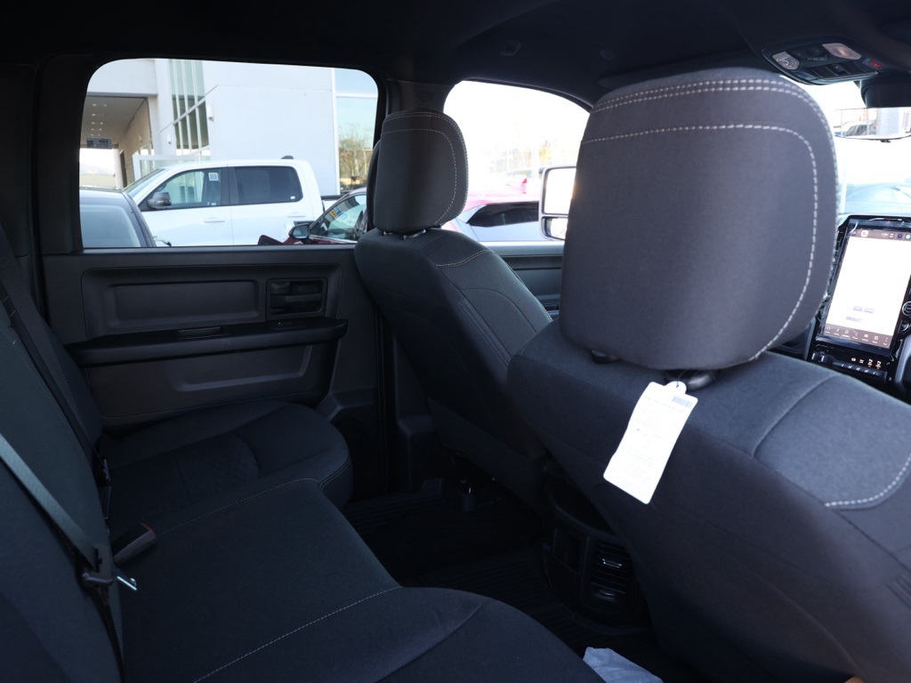 New 2026 Diamond Black Crystal Pearl-Coat Exterior Paint RAM Tradesman image 15