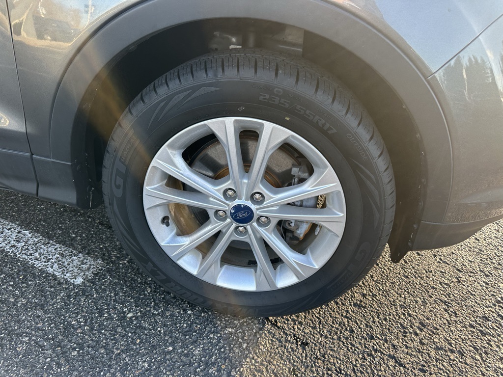 2019 Ford Escape SEL photo 30