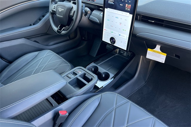 2025 Ford Mustang Mach-E Select photo 18