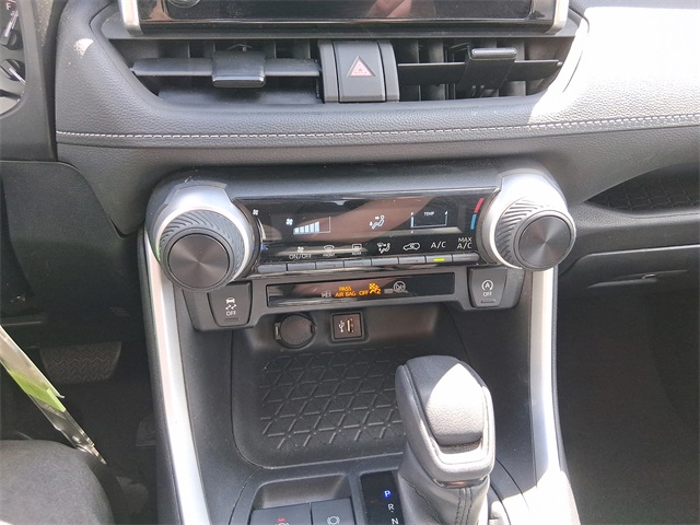 2023 Toyota RAV4 LE photo 18