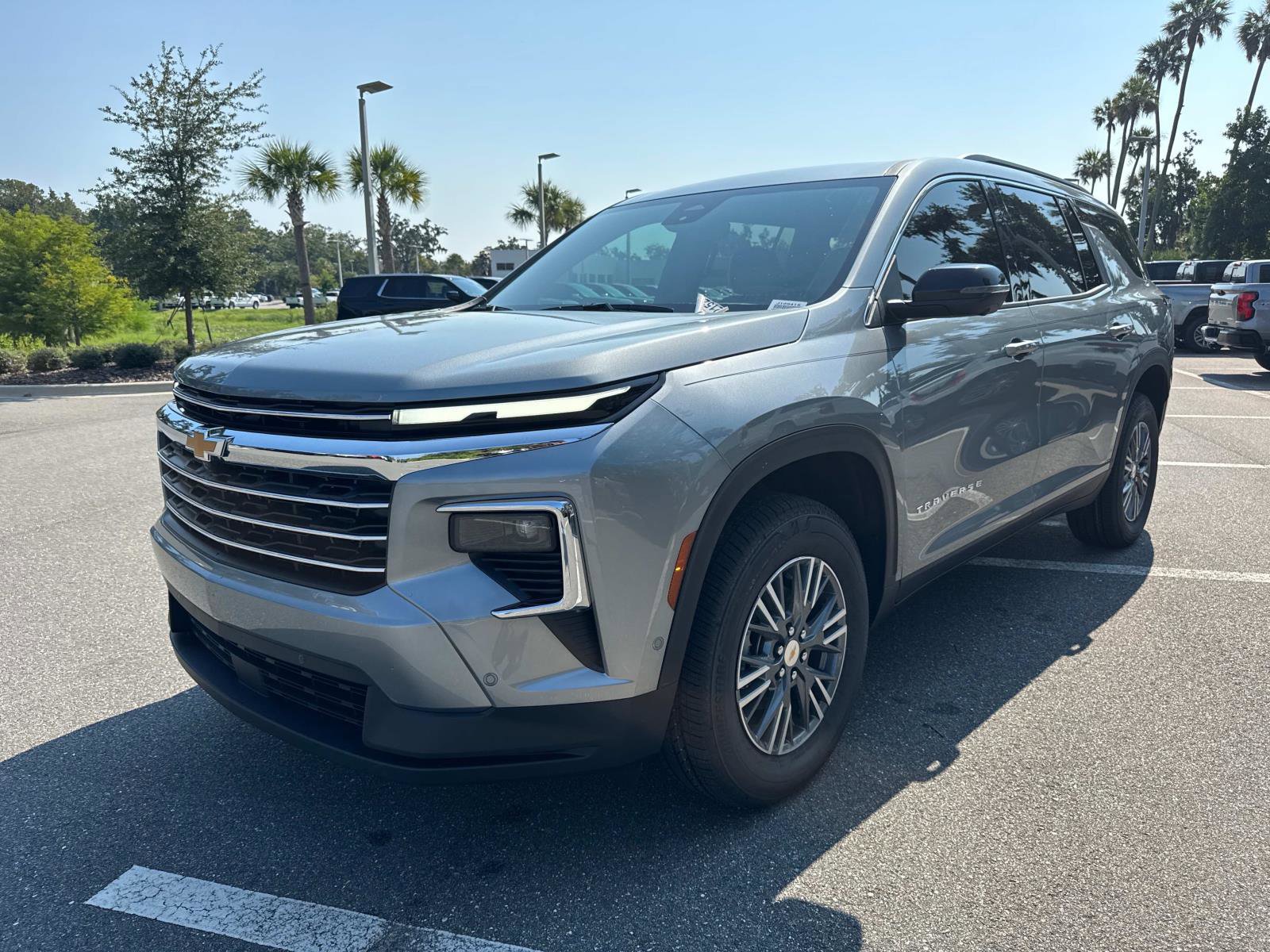 2026 Chevrolet Traverse LE photo 7