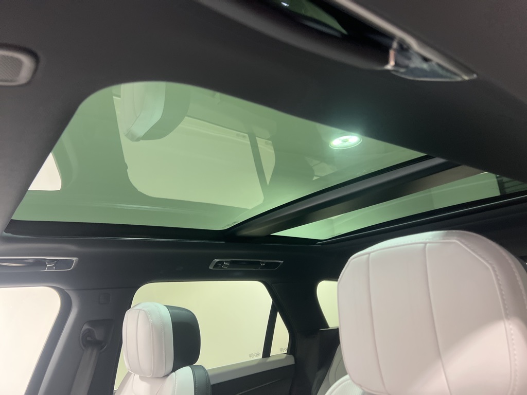 2025 Land Rover Range Rover Sport SE photo 18