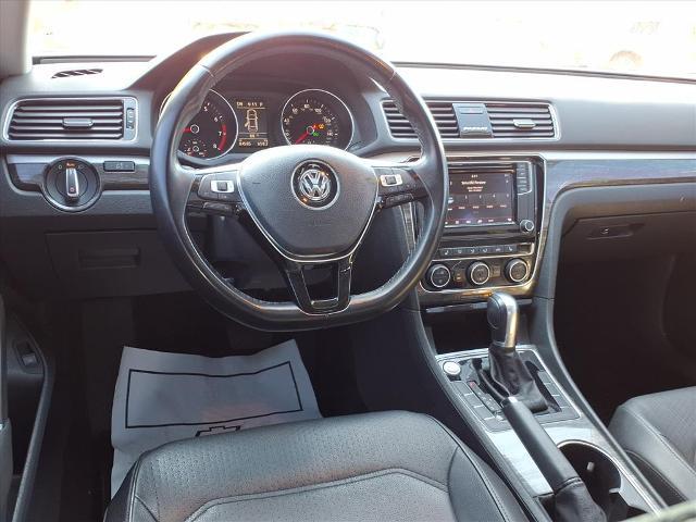 2018 Volkswagen Passat 2.0T SE photo 3