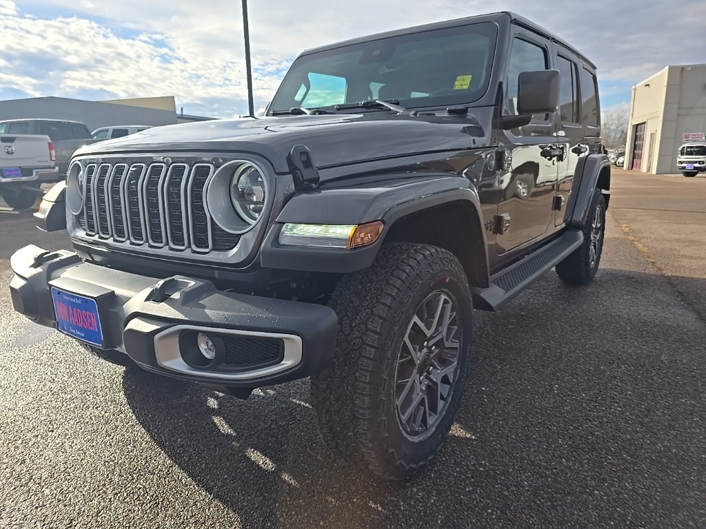 2025 Jeep Wrangler Sahara photo 3