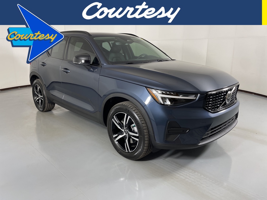 2026 Volvo XC40 Core