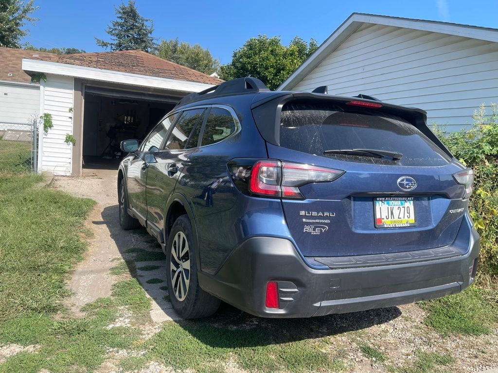 2021 Subaru Outback Premium photo 3