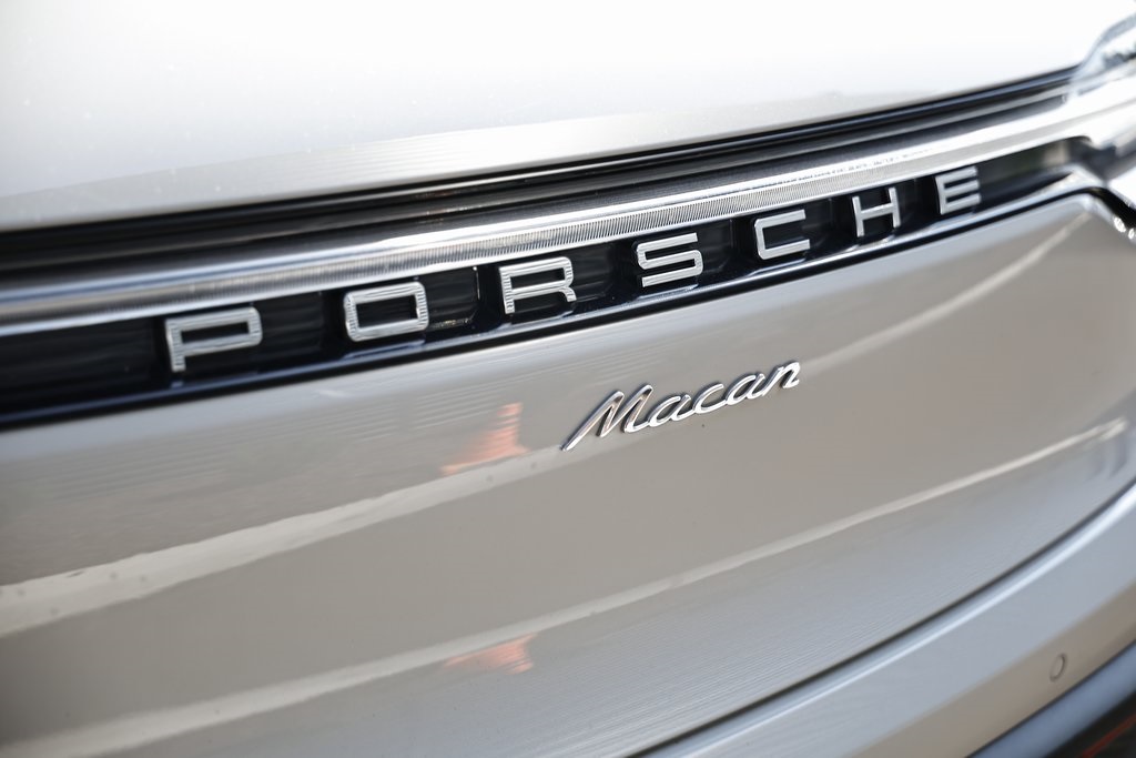 2025 Porsche Macan T photo 14