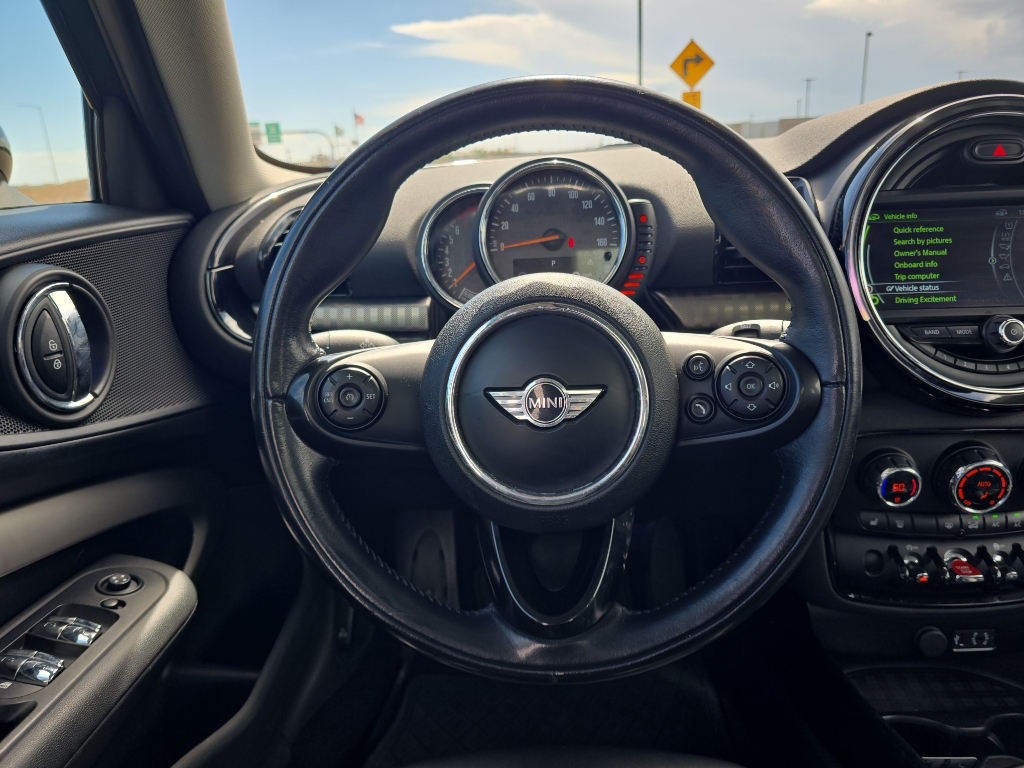 2017 Mini Clubman Base S ALL4 photo 24