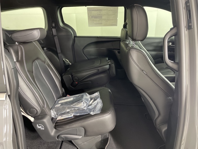 2025 Chrysler Pacifica photo 41