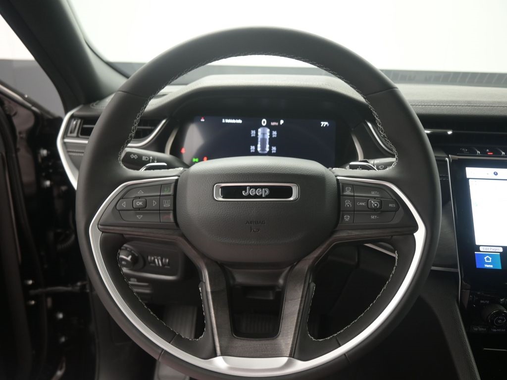 2025 Jeep Grand Cherokee Limited photo 2