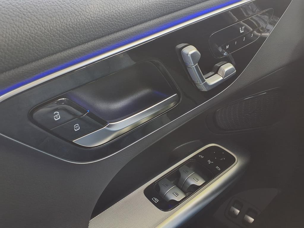 2025 Mercedes Benz GLC 350e 4MATIC photo 11