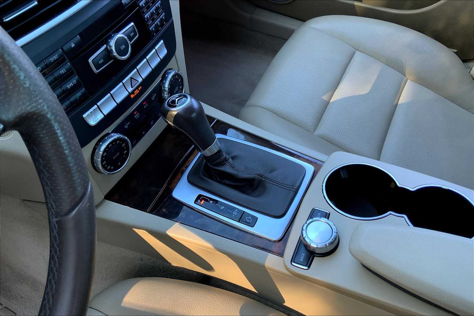 2012 Mercedes Benz C 300 Sport photo 16