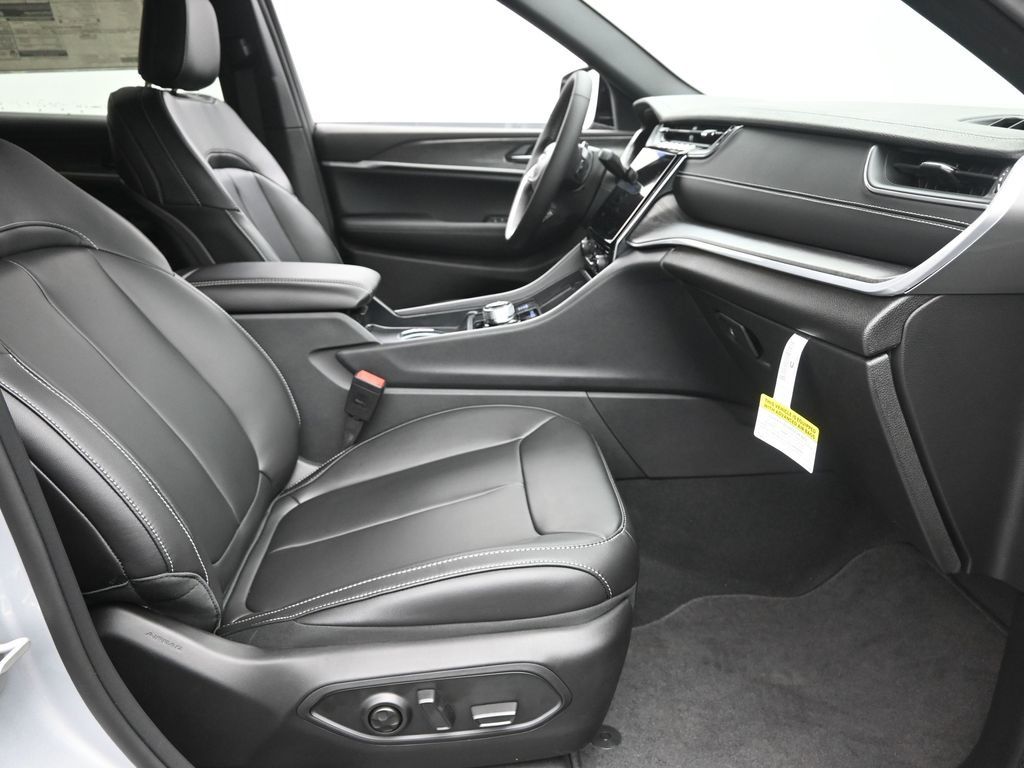 2025 Jeep Grand Cherokee Limited photo 5