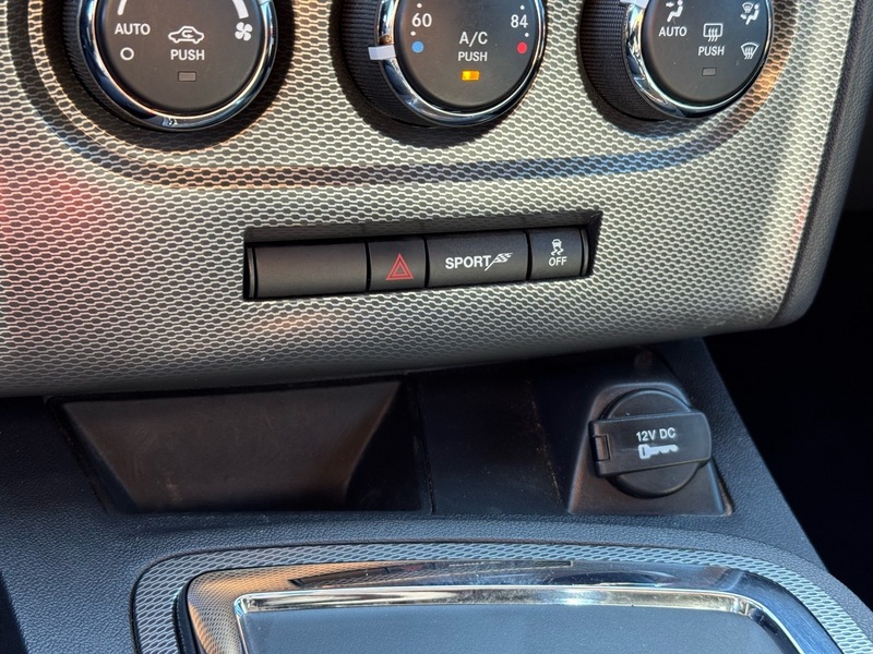 2013 Dodge Challenger R/T photo 24