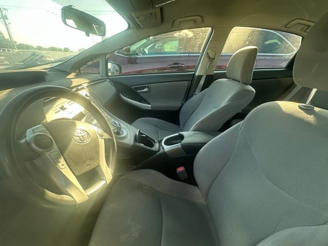 2014 Toyota Prius Four photo 6