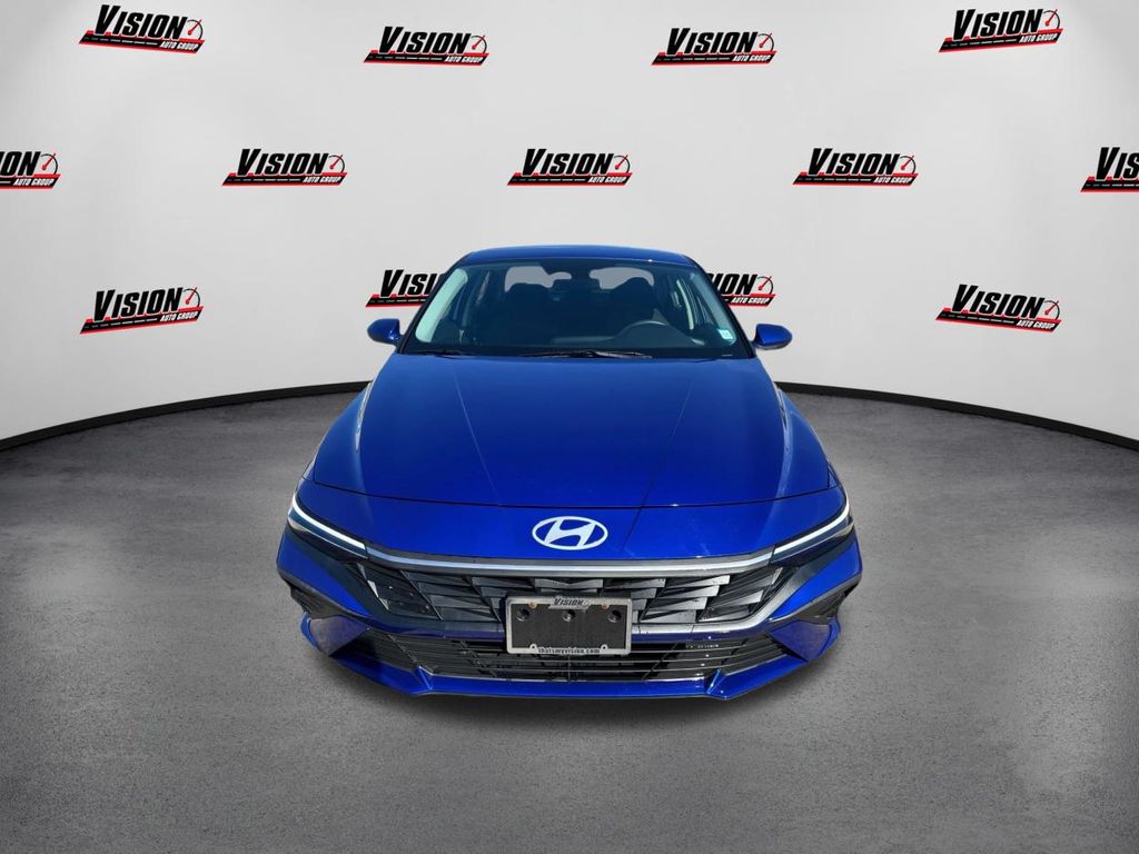 2024 Hyundai Elantra SE photo 2
