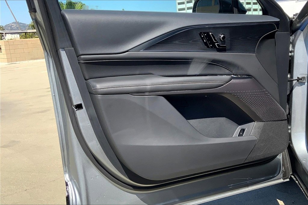2025 Cadillac Lyriq Luxury photo 11