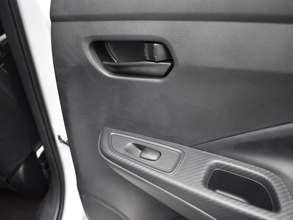 2025 Nissan Versa 1.6 S photo 14