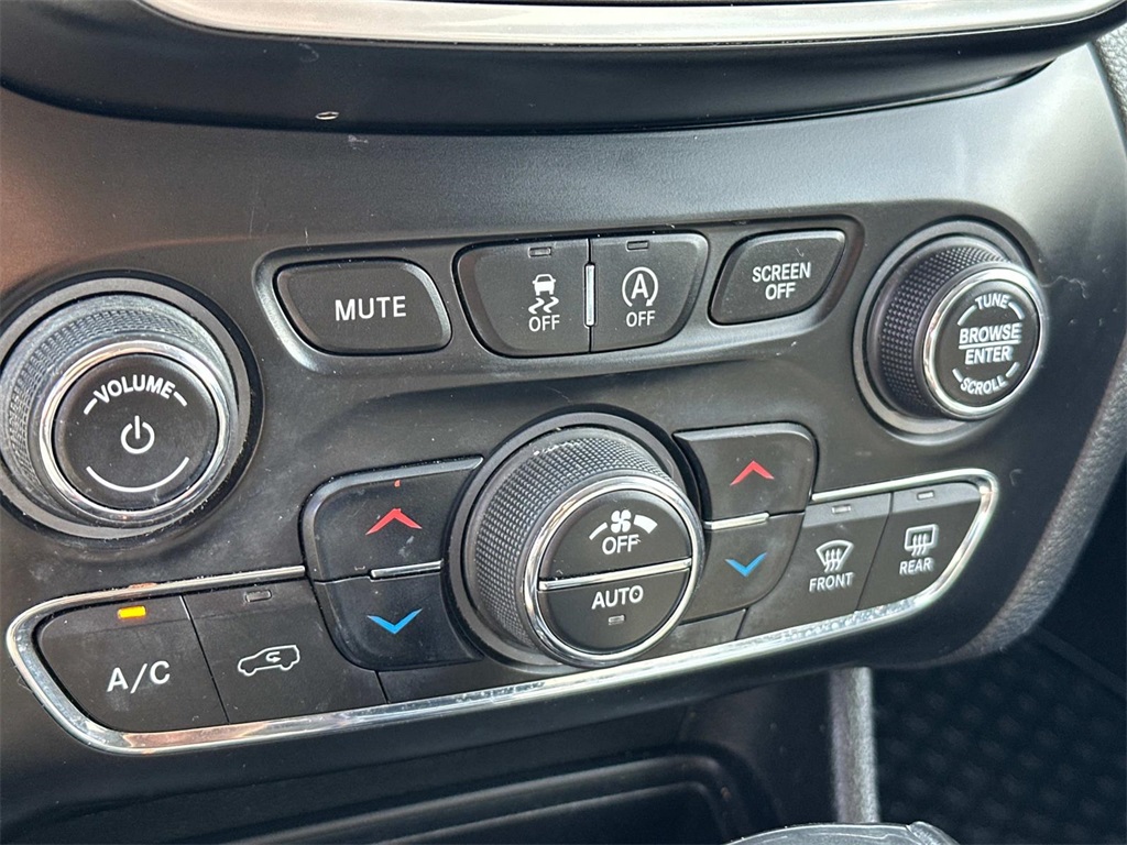 2019 Jeep Cherokee Trailhawk photo 18