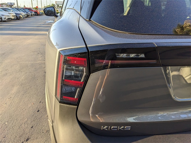 2026 Nissan Kicks SR photo 4