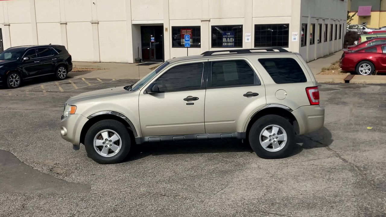 2011 Ford Escape XLT photo 4