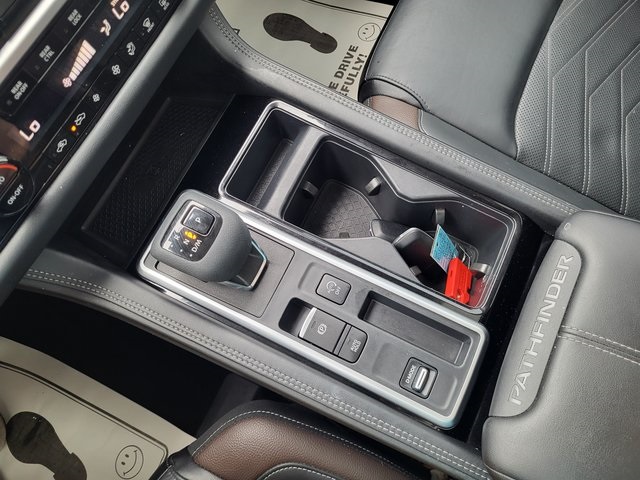 2024 Nissan Pathfinder Platinum photo 19