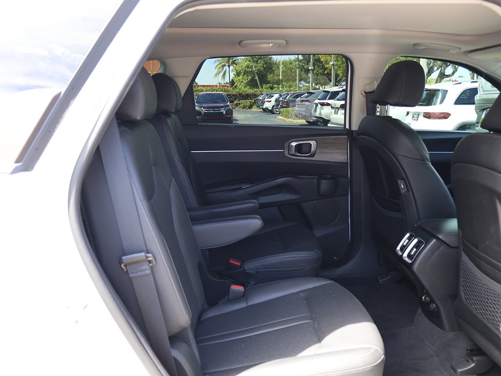 2022 Kia Sorento EX photo 32