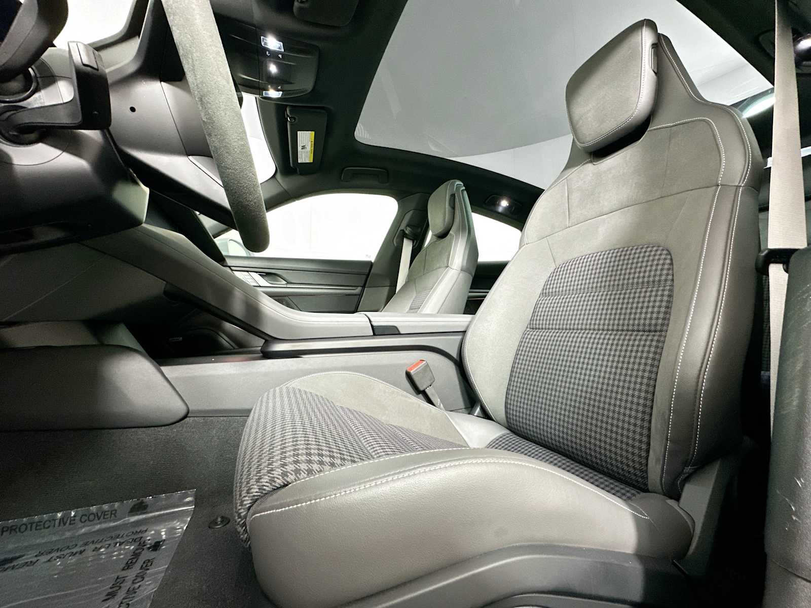 2025 Porsche Taycan photo 5