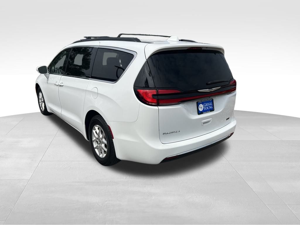 2022 Chrysler Pacifica Touring L photo 2