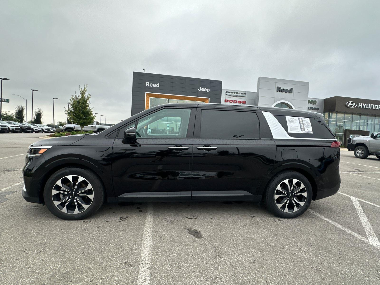 Used 2024 Kia Carnival EX with VIN KNDNC5H38R6308777 for sale in Kansas City