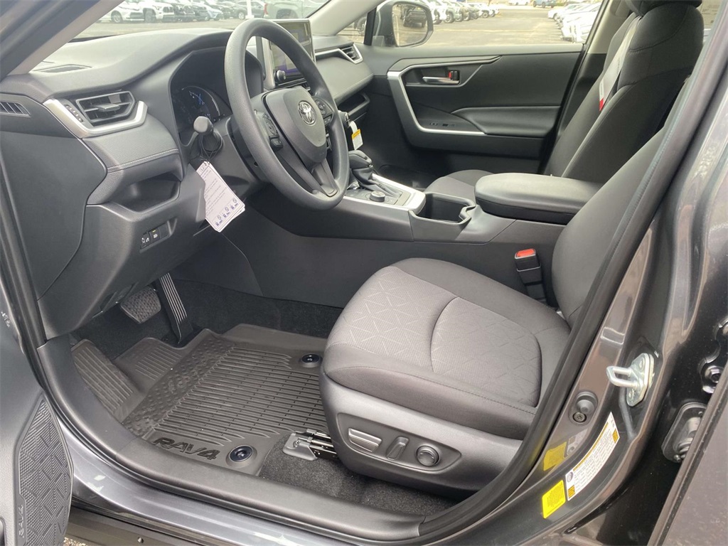 2025 Toyota RAV4 Hybrid XLE photo 10