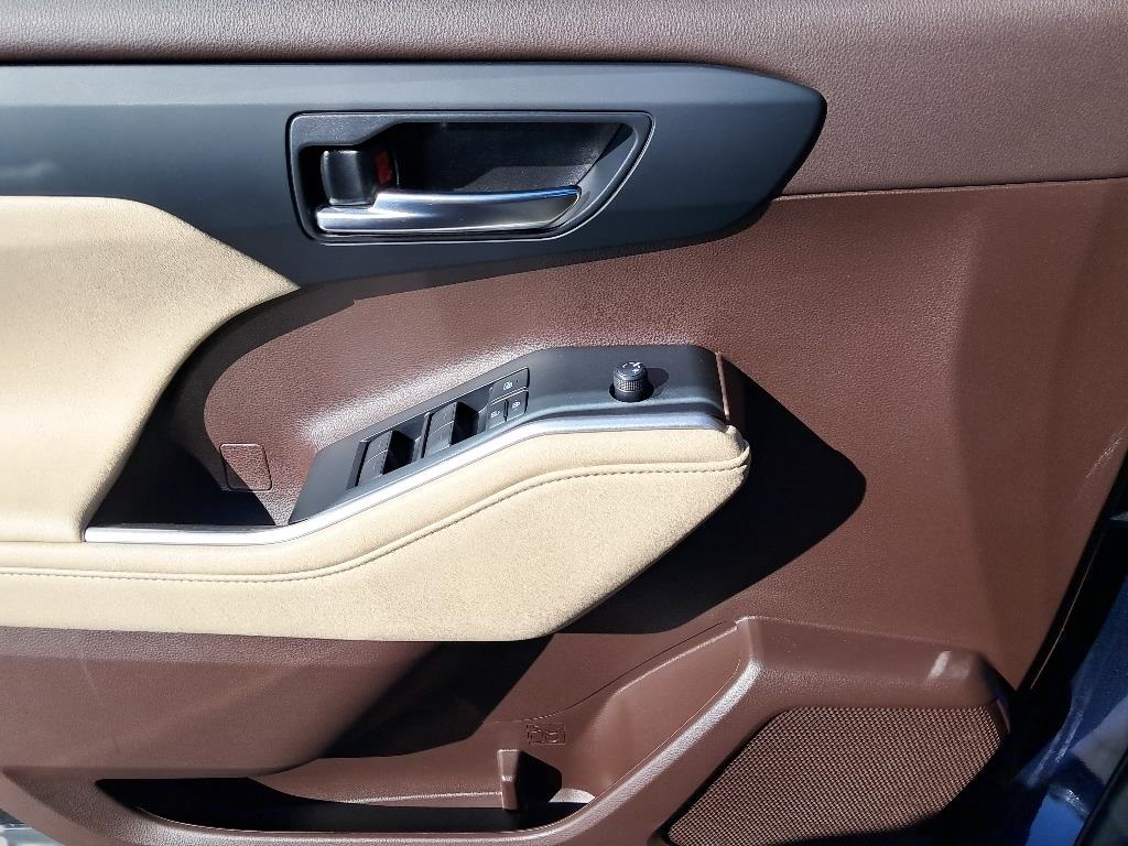 2021 Toyota Highlander Hybrid XLE photo 10
