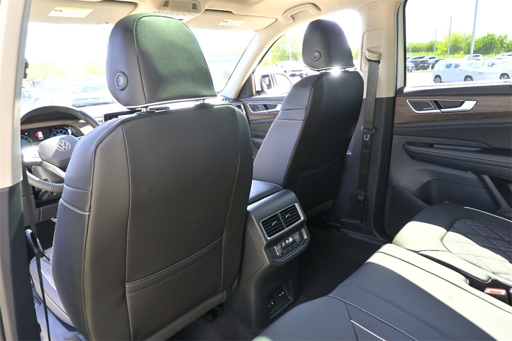 2026 Volkswagen Atlas SEL Premium R-Line photo 11