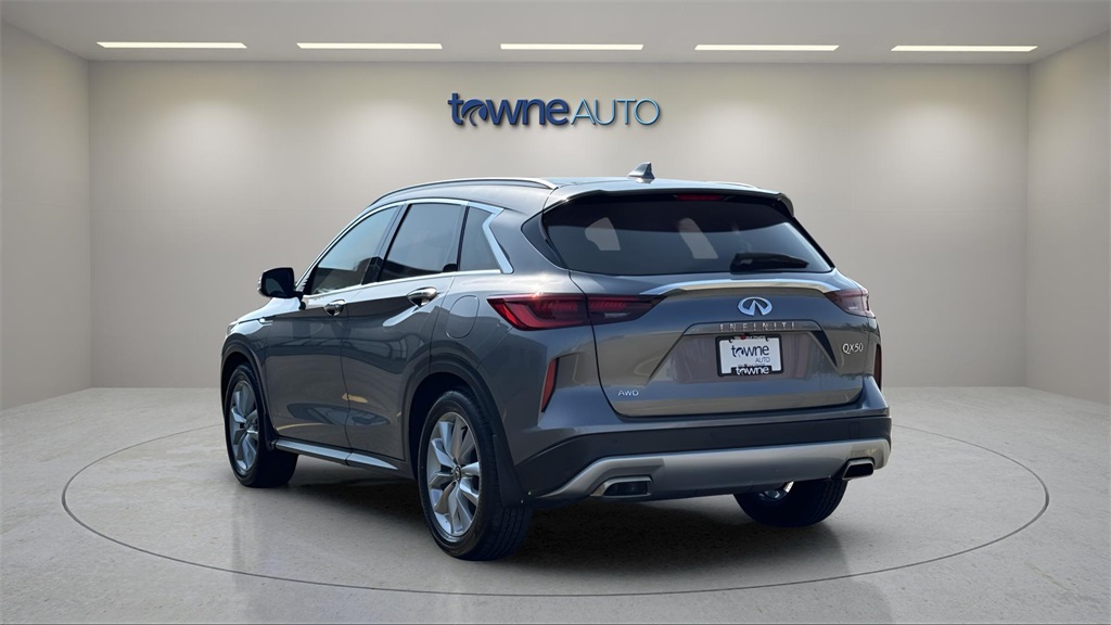 2022 Infiniti QX50 Essential photo 3