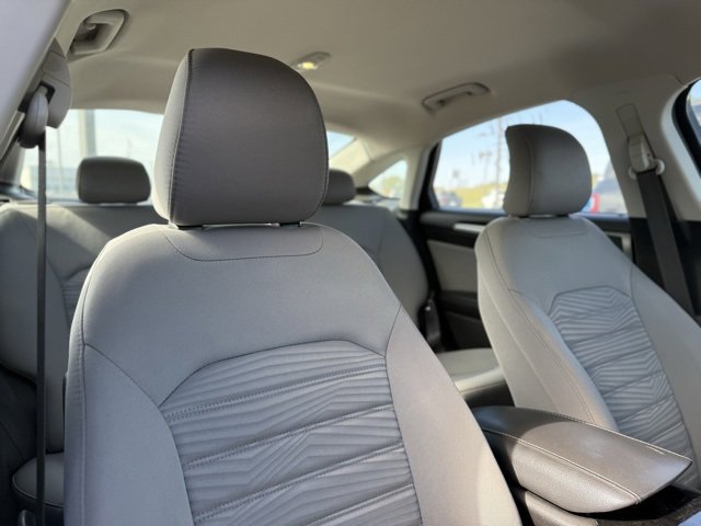 2016 Ford Fusion S photo 4