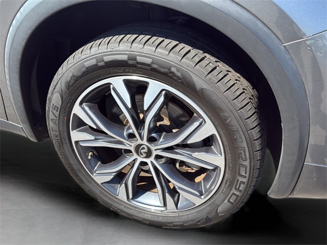 2018 Infiniti QX30 Premium photo 9
