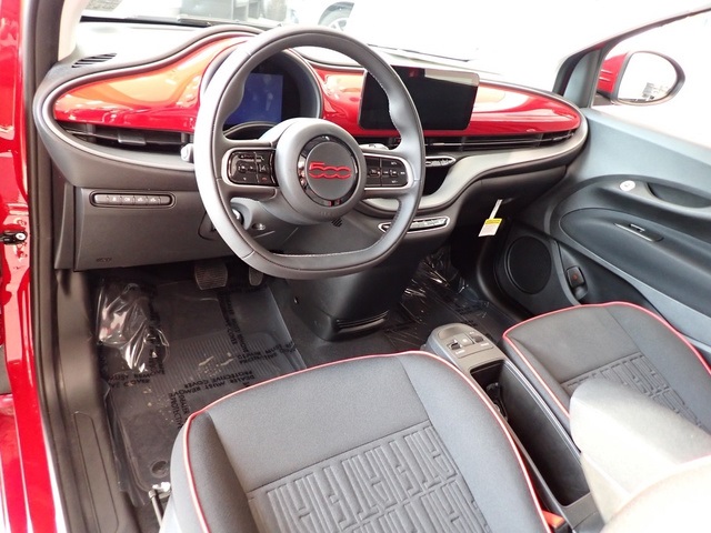 2024 Fiat 500e Red photo 15