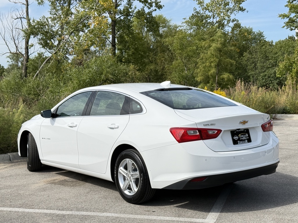 2024 Chevrolet Malibu 1LT photo 3