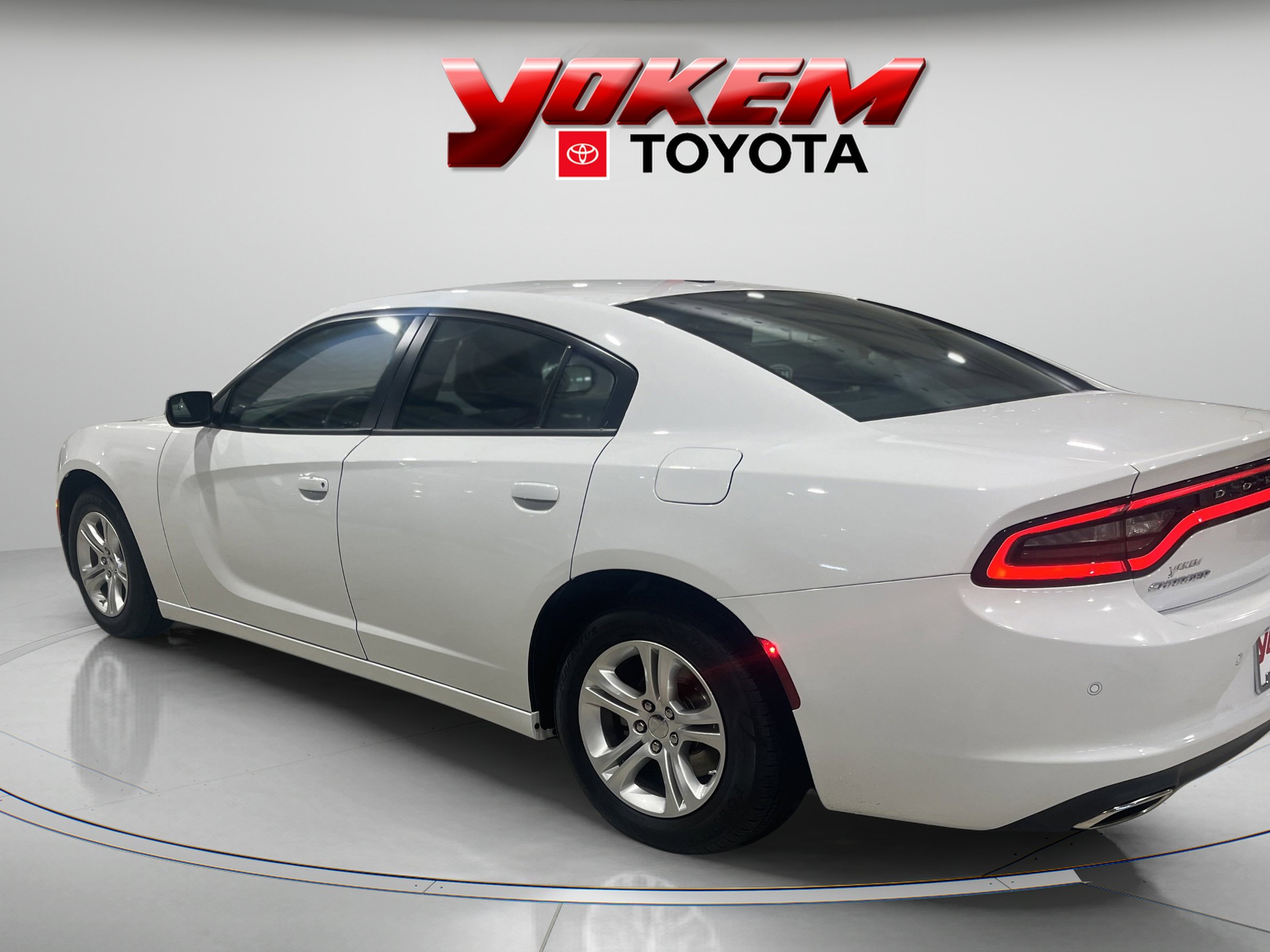 2022 Dodge Charger SXT photo 3