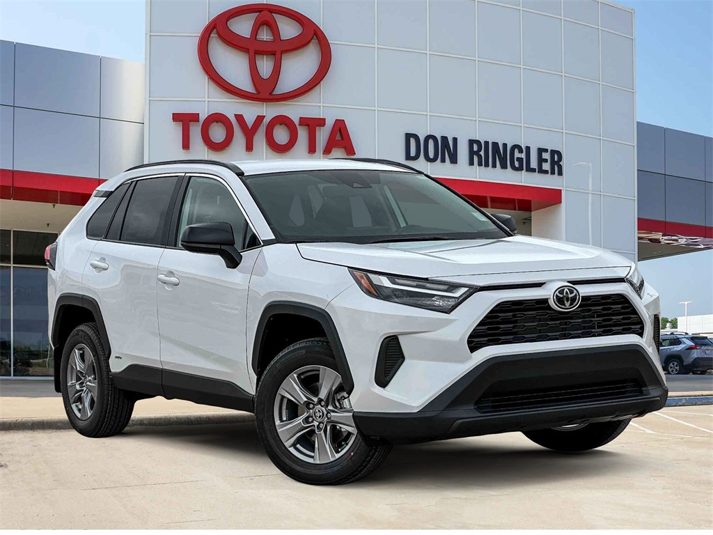 2025 Toyota RAV4 LE's photo