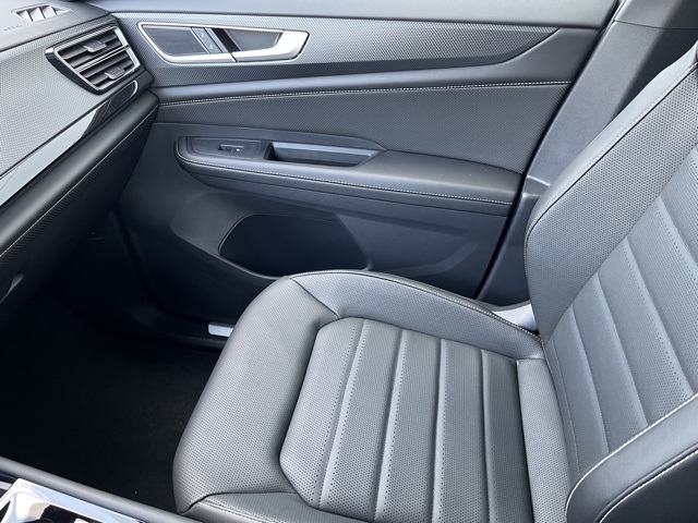 2025 Volkswagen Atlas Cross Sport SEL R-Line photo 46