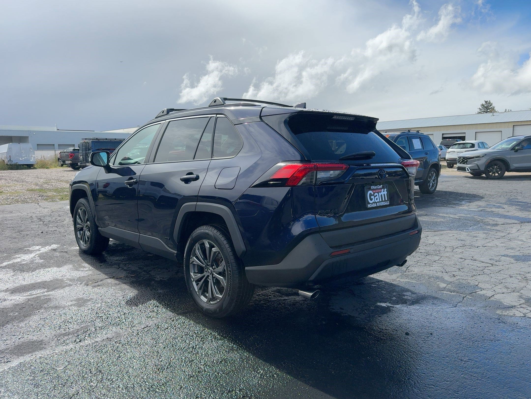 2022 Toyota RAV4 Hybrid XLE Premium photo 4