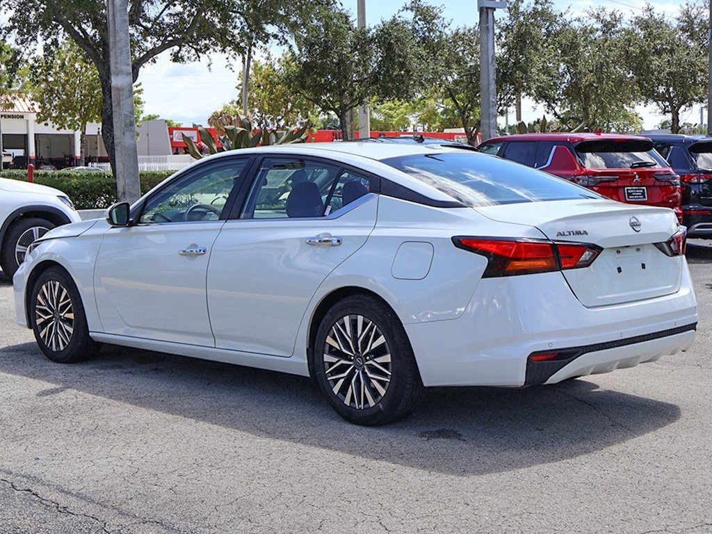 2023 Nissan Altima 2.5 SV photo 6