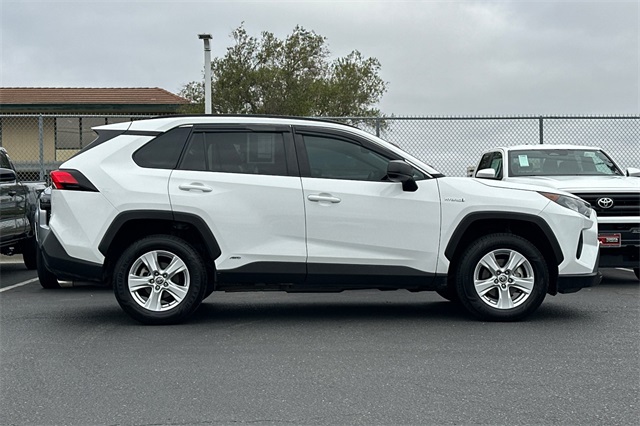 2021 Toyota RAV4 Hybrid LE photo 3